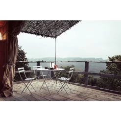 Chaise De Jardin Pliante FERMOB Bistro Métal - Muscade -Faites partie du mobilier de jardin. 010114 chaise jardin fermob bistro metal ambiance 2