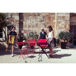 Chaise De Jardin Pliante FERMOB Bistro Métal - Piment -Faites partie du mobilier de jardin. 010143 chaise de jardin pliante fermob bistro metal piment ambiance