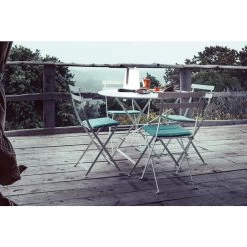 Chaise De Jardin Pliante FERMOB Bistro Métal - Vert Opaline -Faites partie du mobilier de jardin. 010183 chaise jardin pliante fermob bistro metal ambiance 2