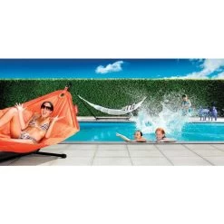 Hamac Fatboy Headdemock Deluxe Cadre Noir + Coussin - Orange -Faites partie du mobilier de jardin. 100661 hamac fatboy headdemock deluxe orange ambiance 2