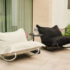 Rocking Chair Fatboy Rock'n'Roll - Gris Clair -Faites partie du mobilier de jardin. 104915 rocking chair fatboy rocknroll gris clair ambiance