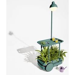 Chariot Desserte Fatboy Jolly Trolley - Dark Sage 22 Chariot Desserte Fatboy Jolly Trolley - Dark Sage -Faites partie du mobilier de jardin. 105835 chariot desserte fatboy jolly trolley dark sage ambiance 4