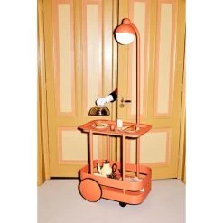 Chariot Desserte Fatboy Jolly Trolley - Tangerine -Faites partie du mobilier de jardin. 105836 chariot desserte fatboy jolly trolley tangerine ambiance