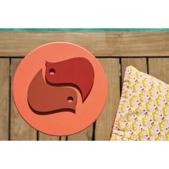 Dessous De Plat FERMOB Oiseaux - Rouge Ocre / Piment -Faites partie du mobilier de jardin. 300208 dessous plat fermob oiseaux rouge ocre piment ambiance 4