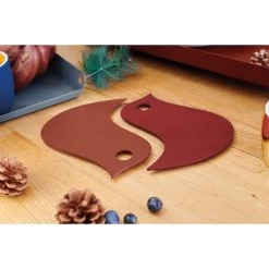 Dessous De Plat FERMOB Oiseaux - Rouge Ocre / Piment -Faites partie du mobilier de jardin. 300208 dessous plat fermob oiseaux rouge ocre piment ambiance 5