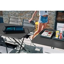 Dessous De Plat FERMOB Oiseaux - Bleu Abysse / Acapulco -Faites partie du mobilier de jardin. 300209 dessous plat fermob oiseaux abysse acapulco ambiance 5