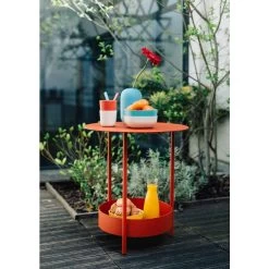 Guéridon De Jardin FERMOB Salsa - Piment -Faites partie du mobilier de jardin. 327043 table basse gueridon fermob salsa piment ambiance 2