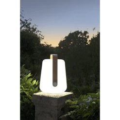 Lampe Nomade FERMOB Balad Bamboo H 38 Cm -Faites partie du mobilier de jardin. 365300 lampe nomade fermob balad h 38 bamboo ambiance 3