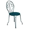 Chaise De Jardin Empilable FERMOB Montmartre - Bleu Acapulco -Faites partie du mobilier de jardin. 377 21 bleu acapulco chaise 1