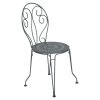 Chaise De Jardin Empilable FERMOB Montmartre - Gris Orage -Faites partie du mobilier de jardin. 460126 chaise jardin empilable fermob montmartre gris orage