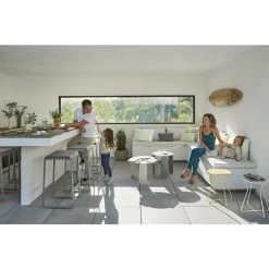 Tabouret De Jardin FERMOB Cocotte - Blanc Coton -Faites partie du mobilier de jardin. 470201 tabouret jardin fermob cocotte blanc coton ambiance famille 1