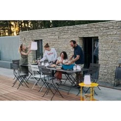 Lampe Nomade FERMOB Balad H 38 Cm - Carbone -Faites partie du mobilier de jardin. lampe balad 38 carbone ambiance repas min