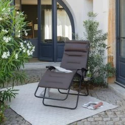 Fauteuil Relax Pliant LAFUMA RSX Clip AirComfort XL - Taupe -Faites partie du mobilier de jardin. lfm2041.7057 fauteuil relax pliant lafuma rsx clip aircomfort xl taupe ambiance