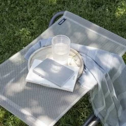 Repose-pieds LAFUMA Next Batyline Iso - Seigle -Faites partie du mobilier de jardin. lfm2718.8548 repose pieds lafuma next batyline iso seigle ambiance