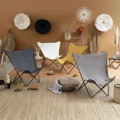 Fauteuil Pliant LAFUMA Pop Up XL Airlon - Motifs Cara Hexa / Noir -Faites partie du mobilier de jardin. lfm2957.9332 fauteuil relax pliant lafuma pop up xl cara noir ambiance 2