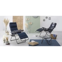 Fauteuil Relax Pliant LAFUMA Futura BeComfort - Gris Foncé -Faites partie du mobilier de jardin. lfm3130 fauteuil relax pliant lafuma futura becomfort ambiance 2 min