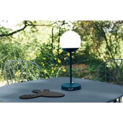 Lampe FERMOB Mooon! - Bleu Acapulco -Faites partie du mobilier de jardin. mooon lampe bleu acapulco min