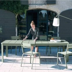 Table De Jardin 10 Personnes Avec 2 Rallonges FERMOB Oléron 155 / 255 X 100 Cm - Cerise Noire -Faites partie du mobilier de jardin. oleron cactus maillane book2020 sebastien erome 6 min 1 8