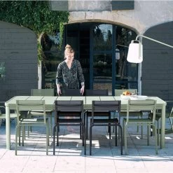 Table De Jardin 10 Personnes Avec 2 Rallonges FERMOB Oléron 155 / 255 X 100 Cm - Cerise Noire -Faites partie du mobilier de jardin. oleron cactus maillane book2020 sebastien erome 8 min 1 8